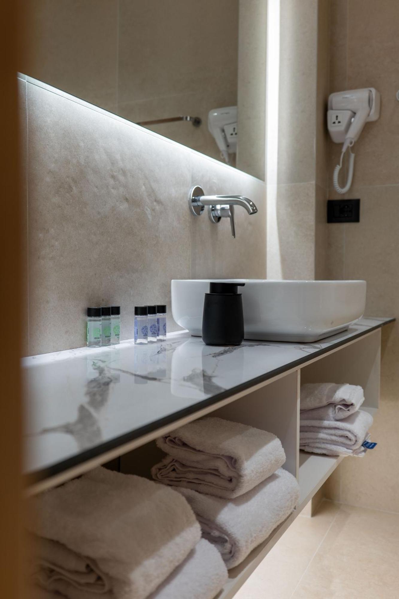 סרנדה Austin Boutique Hotel מראה חיצוני תמונה